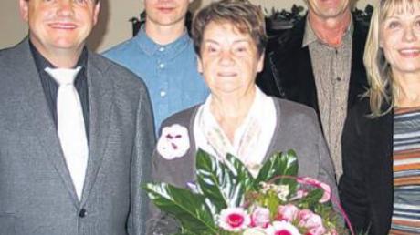 Ihren 80. Geburtstag feierte Emma Sailer. Zu den ersten Gratulanten zählten natürlich (von rechts) Tochter Elvira und Schwiegersohn Klaus sowie (von links) Bürgermeister Lorenz Braun und Enkel Daniel. 
