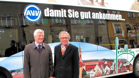 Vor zwei Jahren weihten Landrat Christian Knauer (links) und Bürgermeister Peter Bergmair das neue Verkehrssystem in Friedberg ein. Die Kritik daran ist seither nicht verstummt. 