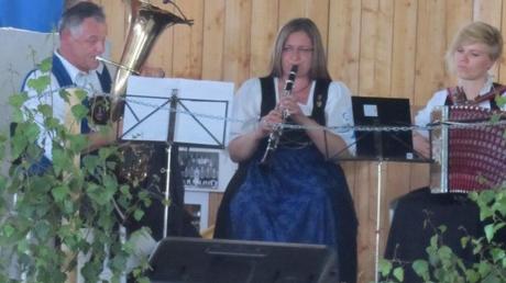 Zum Bezirksmusikfest wurde aufgespielt beim Musikverein Schmiechen im Rahmen dessen Jubiläumsjahres.  
