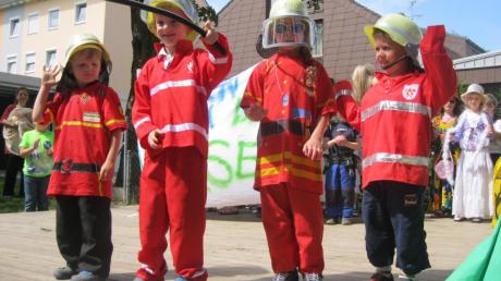 Bei der Berufsrallye der Kindertagesstätte St. Elisabeth stand der Feuerwehrmann bei den Kleinen hoch im Kurs.  
