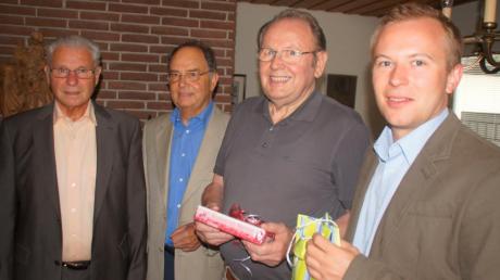 Gratulation zum 75. Geburtstag: (von links) Karl-Heinz Brunner, Leonhard Erhard, Rudi Guha und Florian A. Mayer. 
