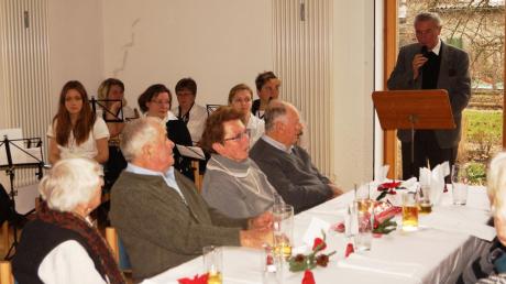 Pfarrer Wollitz war beim allerersten Altennachmittag dabei und kam auch zum Jubiläum nach Merching. 
