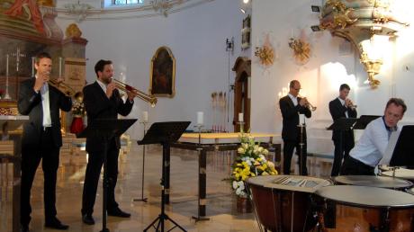 Die Trompeter (von links) Thomas Fink, Andreas Bolleininger, Matthias Haslach, Andreas Spannbauer und Andreas Schröder an den Kesselpauken spielten ein abwechslungsreiches Konzert in Herrgottsruh.  
