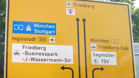 Mehr Verkehr soll über die Kreisstraße AIC 25 zur Autobahn rollen. So will Bürgermeister Roaldn Eichmann die Anwohner der B 300 in Friedberg entlasten. 