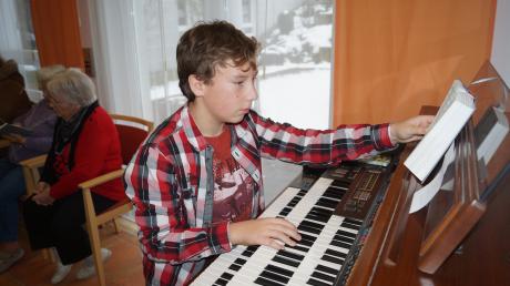 Der erst 14-jährige Moritz Sycek spielt seit über einem Jahr wöchentlich im Gottesdienst in St. Agnes die Orgel