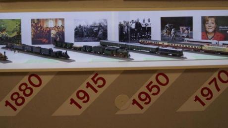 Wie sich die Züge in 175 Jahren verändert haben, zeigt diese Zeitleiste in der Jubiläumsausstellung. 