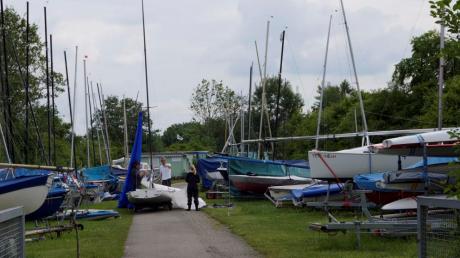 Den Sommer über können die Segler ihre Boote noch liegen lassen – am 31. August muss der Liegeplatz geräumt sein. 