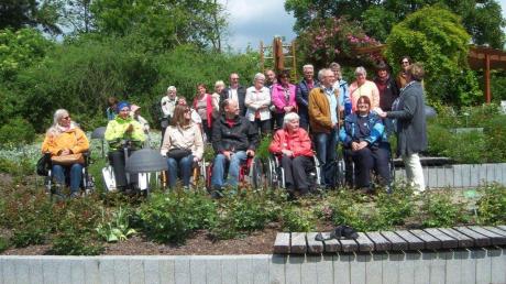 Die MS-Selbsthilfegruppe „Durchblick“ traf sich mit dem Stammtisch Mering und der Musikgruppe „Probealarm“ im Botanischen Garten. 	