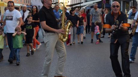 Musik, die in die Beine geht, und eine mitreißende Performance bot die Band Phönix bei der langen Meringer Kultur- und Einkaufsnacht. 