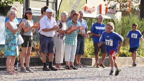 Viel Beifall erhielten vor allem die kleinsten Teilnehmer des Hans-Böller-Laufs.