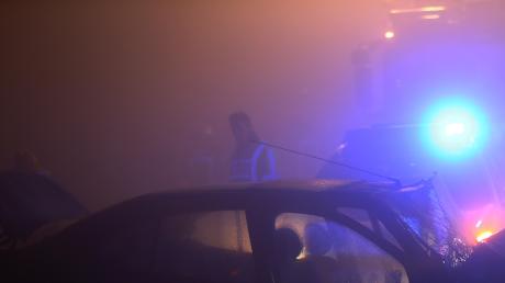 Im dichten Nebel ist am Samstag in Oberottmarshausen ein Unfall passiert. 