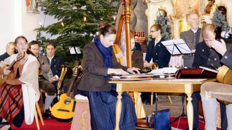Beim zehnten Steindorfer Adventssingen sorgten die Musikanten für eine heiter-besinnliche Stunde. 	