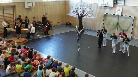 Über Konzertbesuch freuten sich die Kinder der Grundschule Ried.