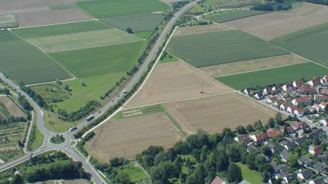 Auf den Freiflächen zwischen Bressuirering und der bestehenden Bebauung in Friedberg-Süd könnte die Stadt wachsen. Einfach wird das aber nicht.