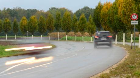 Selten halten sich Verkehrsteilnehmer an die Geschwindigkeitsbeschränkung auf 60 Stundenkilometer in der Bürgermeister-Wohlmuth-Straße im Nordosten von Kissing. 