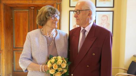 Die 75-jährige Alice Niederreiter und der 87-jährige Johann Müller gaben sich in Friedberg das Ja-Wort.  