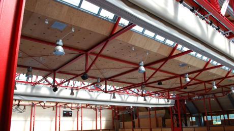 Das Dach der Paartalhalle wird saniert. Das Millionenprojekt war wieder Thema im Gemeinderat.