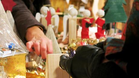 In der Weihnachtszeit kaufen Kunden nicht nur gerne auf dem Adventsmarkt ein, sondern lassen auch Geld in den Umliegenden Lokalen und Geschäften.