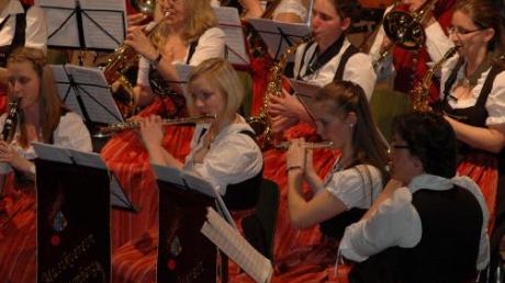 Der Musikverein Althegnenberg gibt mit dem Friedberger Kammerorchester ein Konzert. 	