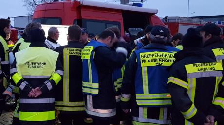 Im Einsatz in Augsburg waren am Sonntag 250 Feuerwehrleute aus dem Landkreis. Sie warnten Anwohner im Osten der Stadt.