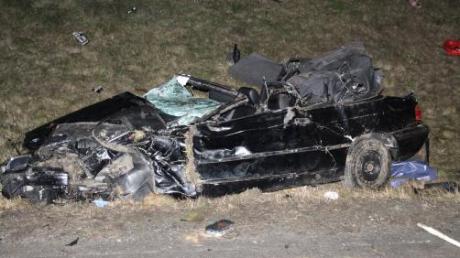 Bei einem Unfall auf der Autobahn bei Derching starben an Heiligabend zwei Menschen. 	