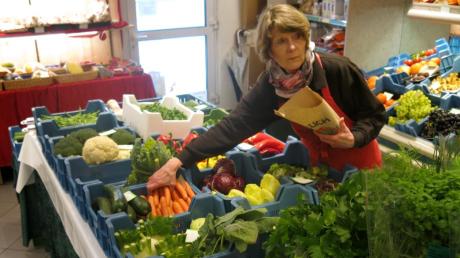 Gabriele Schadl ist zuversichtlich, dass schon bald regionales Gemüse angeboten werden kann und dann die Preise wieder sinken. 	