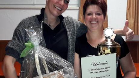 Die Schnatterellas – Nicole Schulz und Martina Waschka – haben das erste Tac-Turnier im Wittelsbacher Land gewonnen. 	