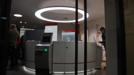 Seit Januar gibt es eine Geschäftsstelle der Sparkasse in der Kissinger Bahnhofsallee. Doch gerade ältere Bürger wünschen sich einen Automaten jenseits der B2. (Archivbild)