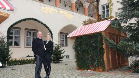Peter Löw und seine Verlobte Clara Loidl organisieren auch heuer wieder den Kipferlmarkt in Schloss Hofhegnenberg. 