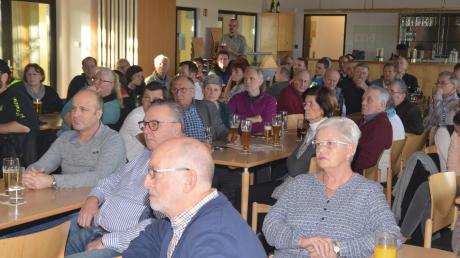 100 Zuhörer kamen zur Bürgerversammlung in Eurasburg. 