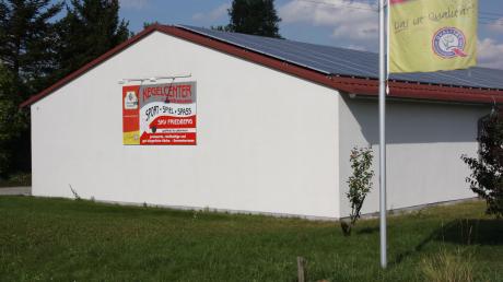 70 Quadratmeter groß ist die Solaranlage auf dem Dach des Friedberger Kegelzentrums. Um sie wird prozessiert. 