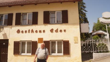 In diesem Haus ist Peter Eder aufgewachsen und er will den Saalbau in Hofhegnenberg zumindest noch für gelegentliche Veranstaltungen erhalten. 