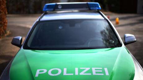 Ein 20 Jahre junger Mann aus dem Landkreis Neuburg-Schrobenhausen verlor Freitagfrüh bei einem Autounfall sein Leben.