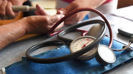 Blutdruck messen, Blutzucker testen, Rezepte ausstellen: Wie kann die hausärztliche Versorgung in Eurasburg sichergestellt werden?  	 	