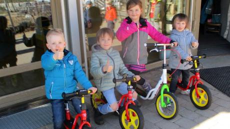 Mit Laufrädern und Roller sind die Eurasburger Kinder gut gerüstet. 	Foto: M. Sailer