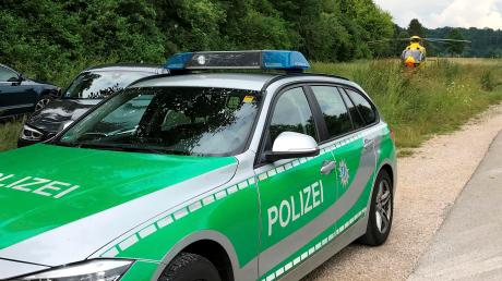 Polizei und Rettungskräfte waren nach einer Party von Abschlussschülern am Montagabend am Friedberger See im Einsatz.