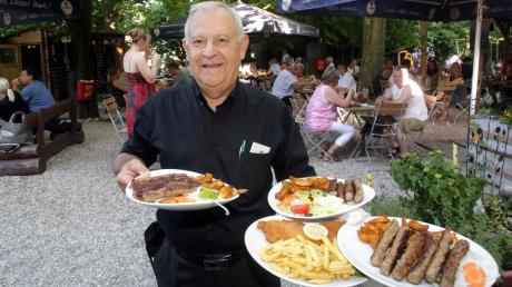 Hungrig verlässt niemand den Gasthof zum Bärenkeller: Wirt Mirko Milosevic serviert Balkan-Spezialitäten und Klassiker wie Schnitzel mit Pommes. 	