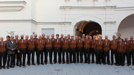 Der Trientiner Bergsteigerchor trat anlässlich der 50-jährigen Verbundenheit zum Alpenverein im Friedberger Schloss auf.