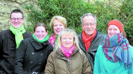 Levin Velt, Sophie Schweyer, Barbara Devin, Britta Freitag, Alexander Zietzschmann, Katharina Velt (von links) und Gerald Fischer (nicht im Bild) wollen für die Grünen in den Gemeinderat Schmiechen. 	