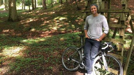 Adrian Winkler sucht im Eurasburger Forst Inspiration für seine Musik.