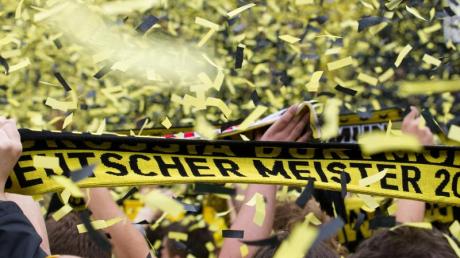 Meister Borussia Dortmund hat mit dem Liga total!-Cup die erste Trophäe der neuen Saison geholt.