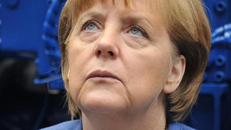 Bundeskanzlerin Angela Merkel (CDU) erwägt einen politischen EM-Boykott. Foto: Jochen Lübke dpa