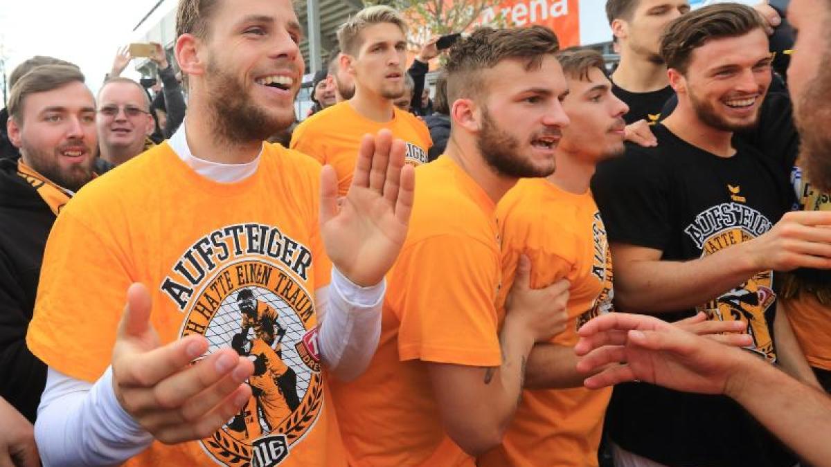 Dynamo Dresden: Dynamo Dresden: Aufstiegsfeier und ...
