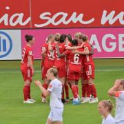 Frauen-Bundesliga 2021/22: Die Frauen vom FC Bayern München sind amtierender Deutscher Meister. Mehr Infos zur Übertragung beim Fußball, live im TV und Stream, gibt es hier.