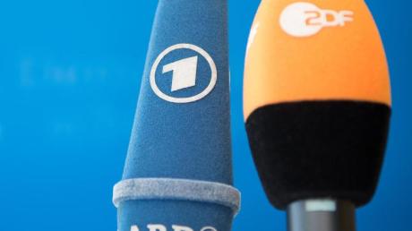 Der Deutsche Fußball-Bund hat die Übertragungsrechte für Heim-Länderspiele bis 2023 an ARD und ZDF vergeben.