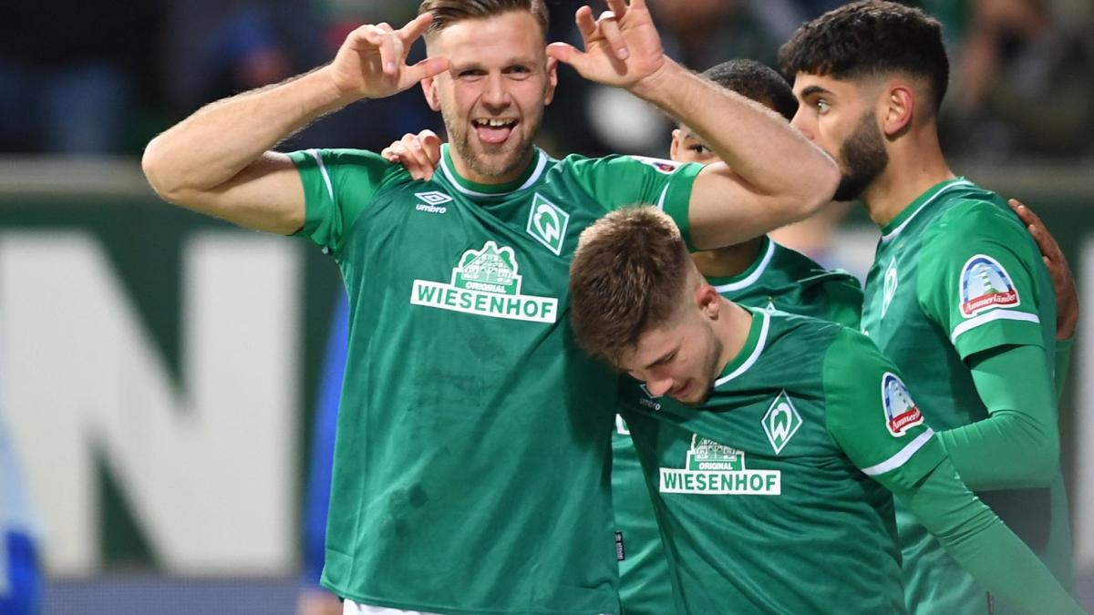 #2. Liga: Schalke beschenkt Büskens – Werder gewinnt Spitzenspiel