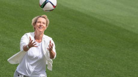 Sie macht ihr Team für die EM in England bereit: Fußball-Bundestrainerin Martina Voss-Tecklenburg.