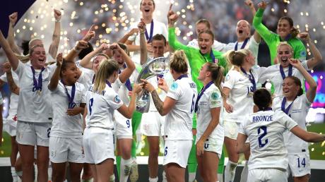 Nach der erfolgreichen EM in England sieht die UEFA ein großes Wachstumspotenzial im Frauenfußball.