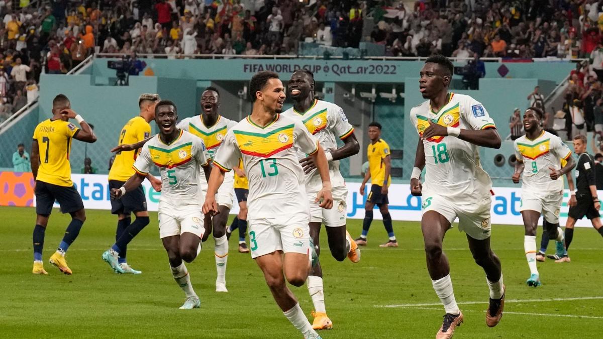 #Fußball-WM: Zu Ehren von WM-Held Diop: Senegal arbeitet an WM-Märchen