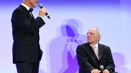 Franz Beckenbauer und der damalige Bundesfinanzminister Wolfgang Schäuble (CDU) im Jahr 2014.